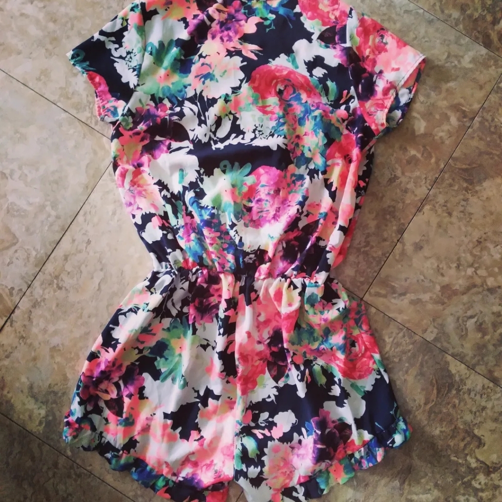 12PM by Mon Ami Bright Floral romper, size Small - Picture 5 of 8